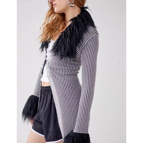 Urban Outfitters Janis Faux Fur Trimmed Ribbed Duster Cardigan Sz XS Front Clasp - Picture 4 of 16